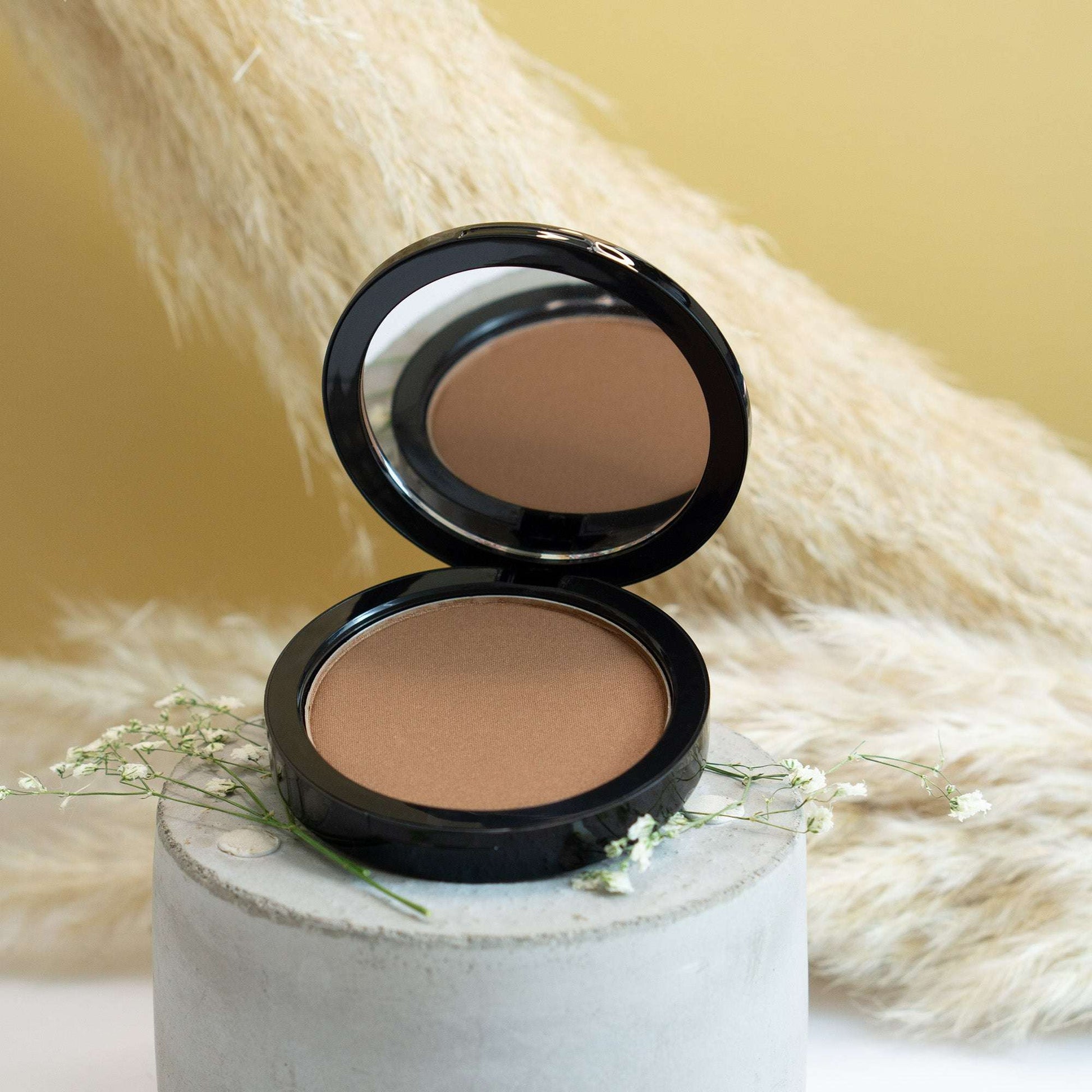 Red and brown tone bronzer for smooth even application